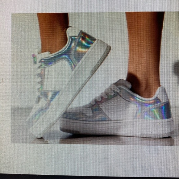 🎄Holiday Sale🎄Mata Shoes Holographic White/Silver Platform Fashion Sneakers NIB - Picture 1 of 7